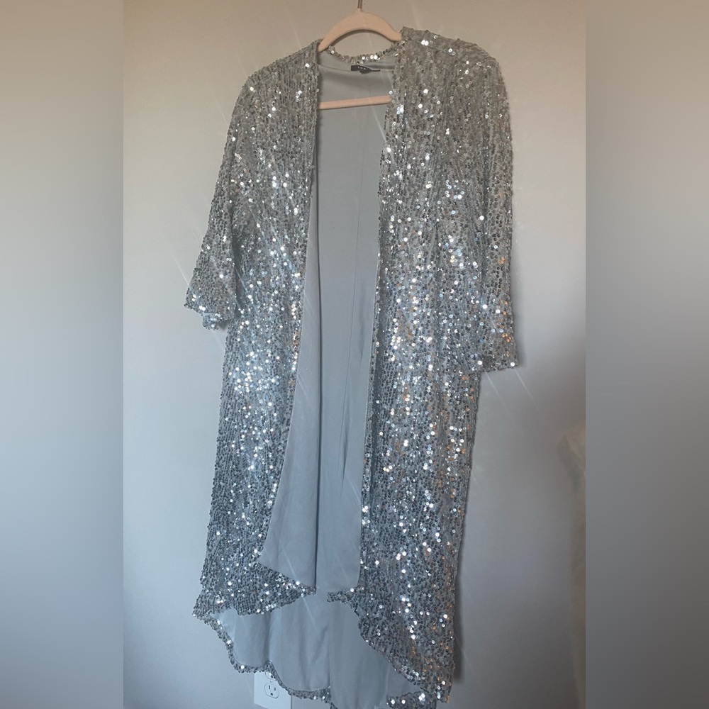 Torrid 0 / 0X Silver Sequin Kimono NWOT